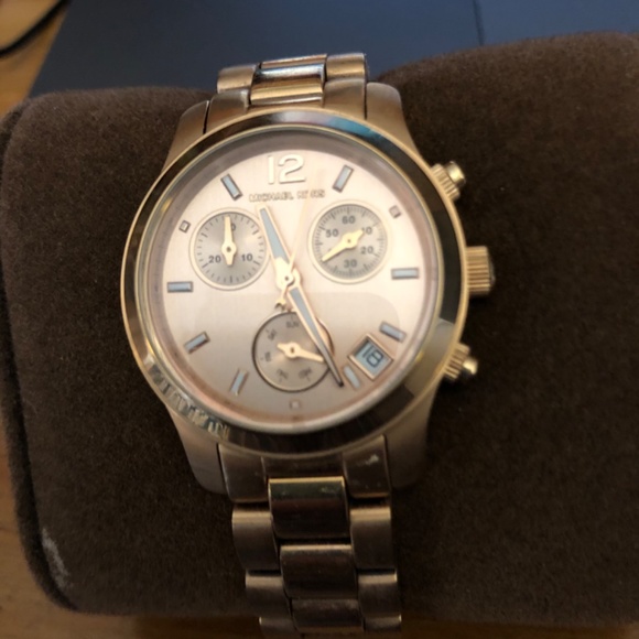 Michael Kors Rose Gold Watch - Picture 2 of 2
